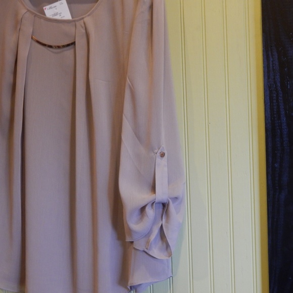 NWT Milan Woman Tan Blouse w/Gold Neck Accessory - Picture 7 of 7